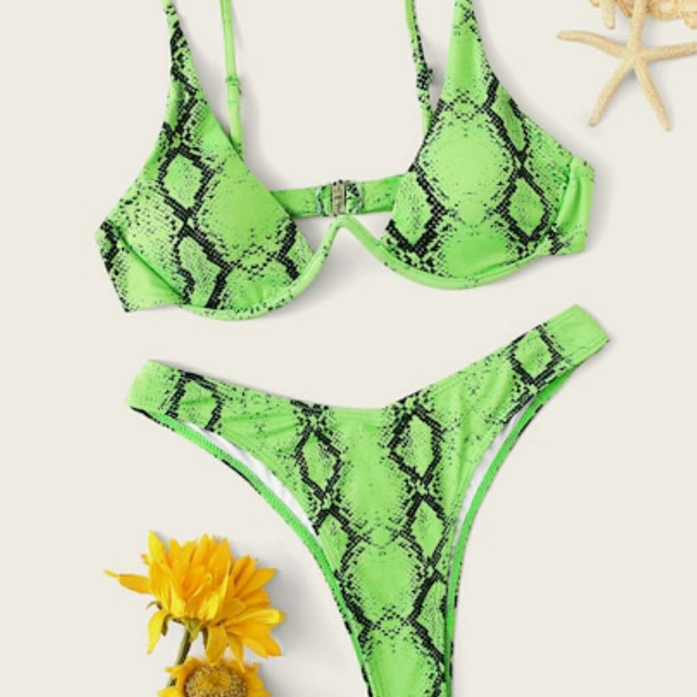 🍍NWT Two Piece Bikini Set🍍
